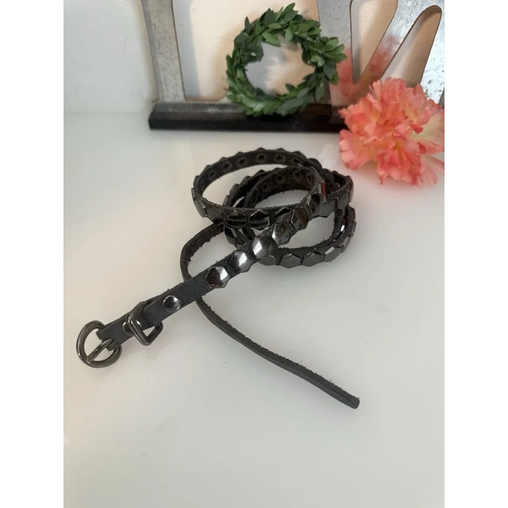 Gap Black Leather Skinny Belt With Gun Metal Colored Adornment Fits 33-37
